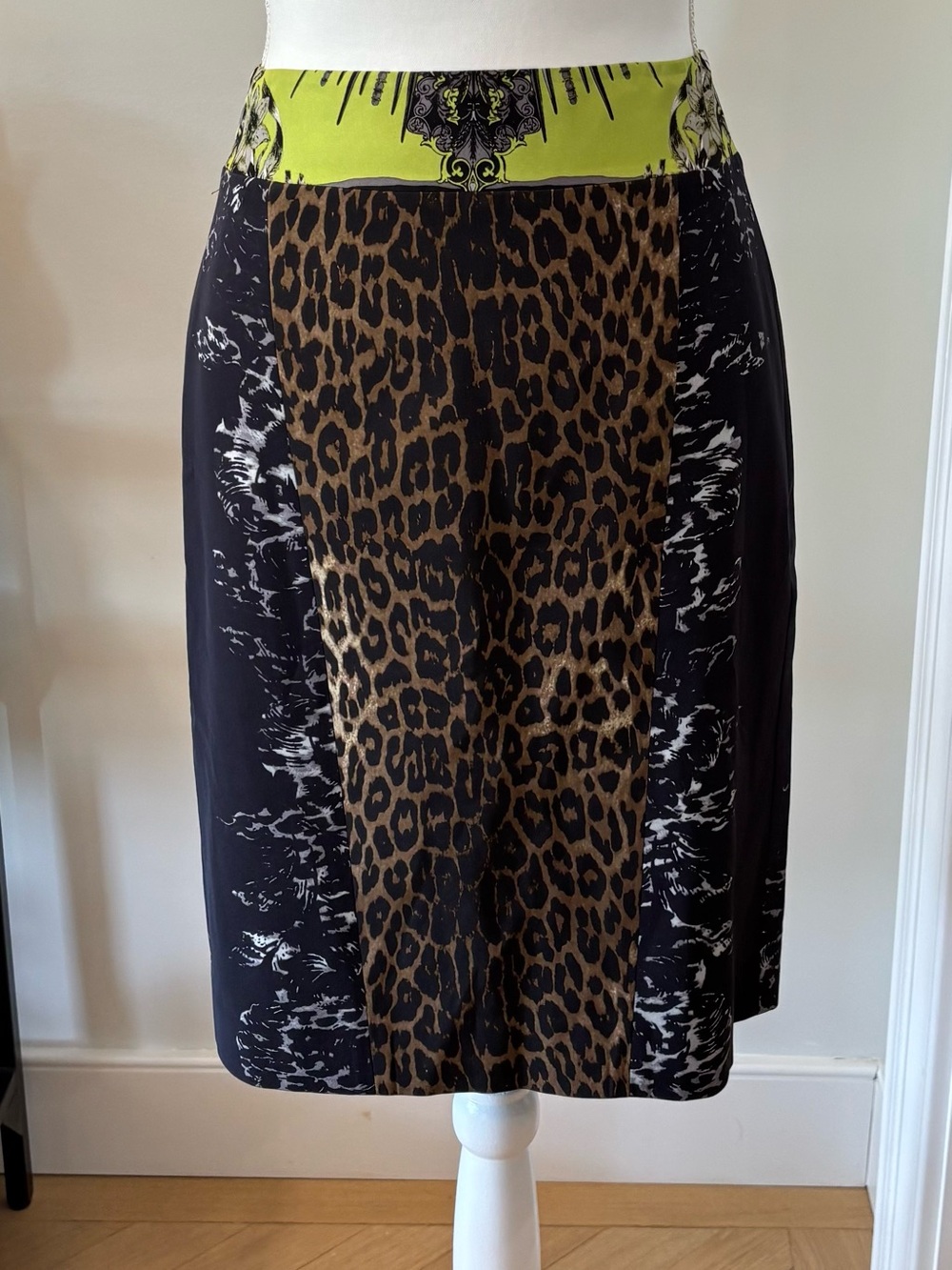 Elie Tahari Skirt, Leopard Print Silk Midi Lenth, Size 2